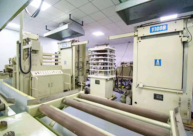 多層板層壓機(jī)